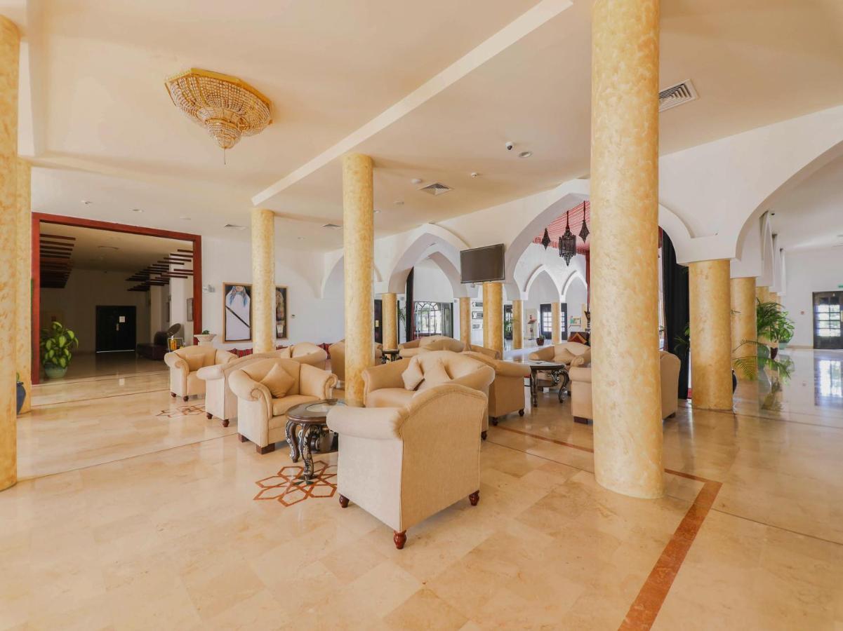 Capital O133 Al Sawadi Beach & 3* Barka